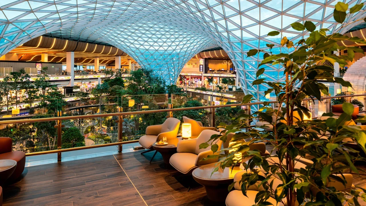 Qatar Airways Al Mourjan Lounge
