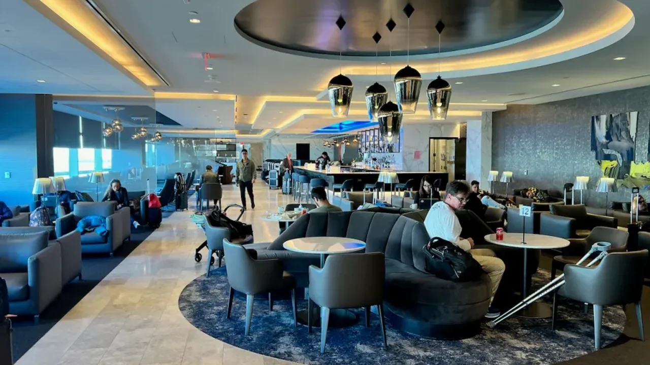 United Airlines Airport Lounge