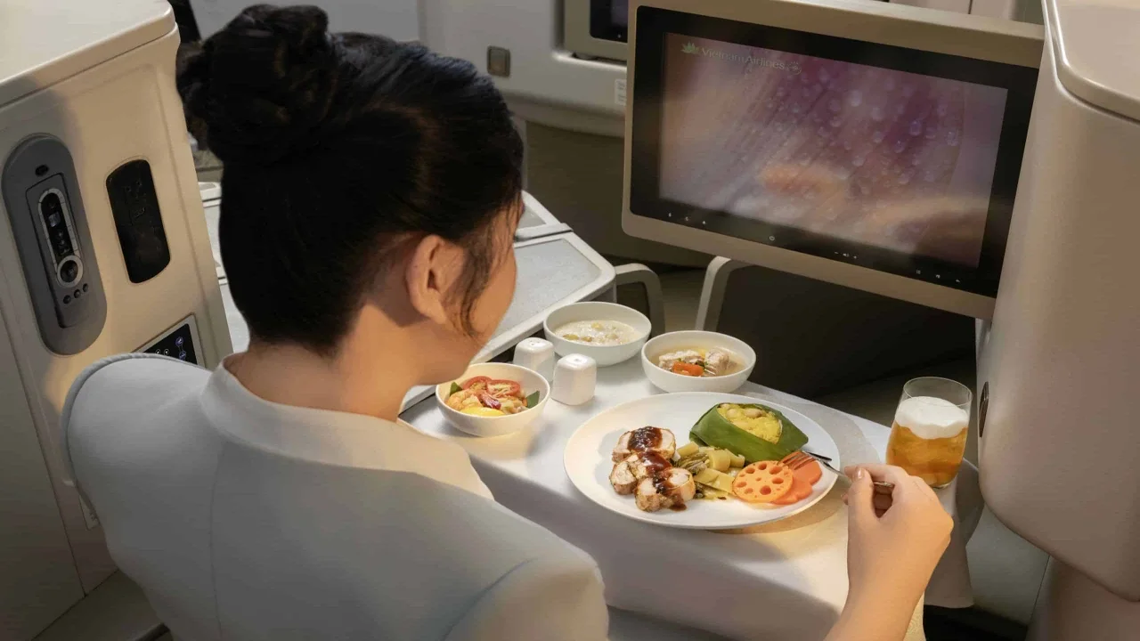 Vietnam Airlines Dining Experience